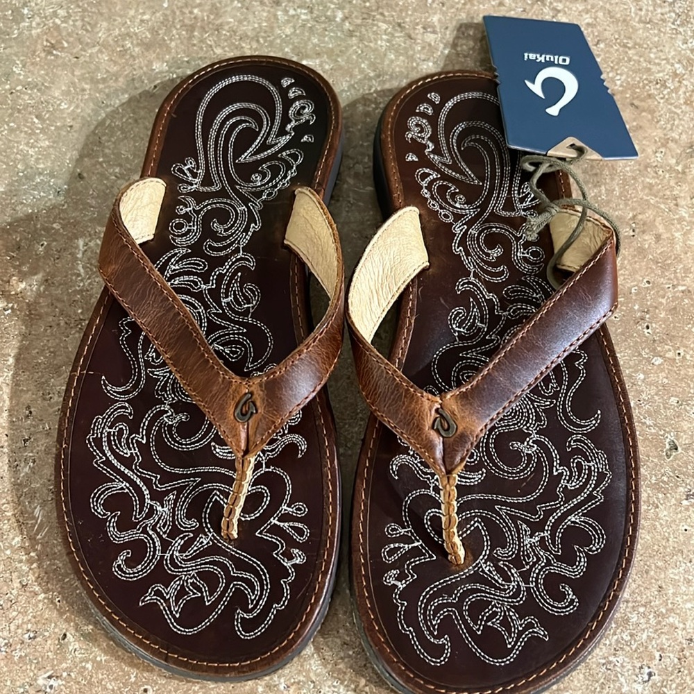 NWT, Olukai sandals, size 7w